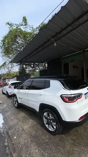 Detalhes visuais após a lavagem automotiva