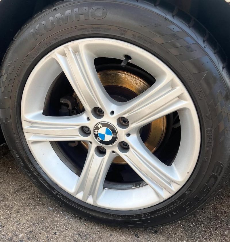 Detalhe de roda limpa após o atendimento